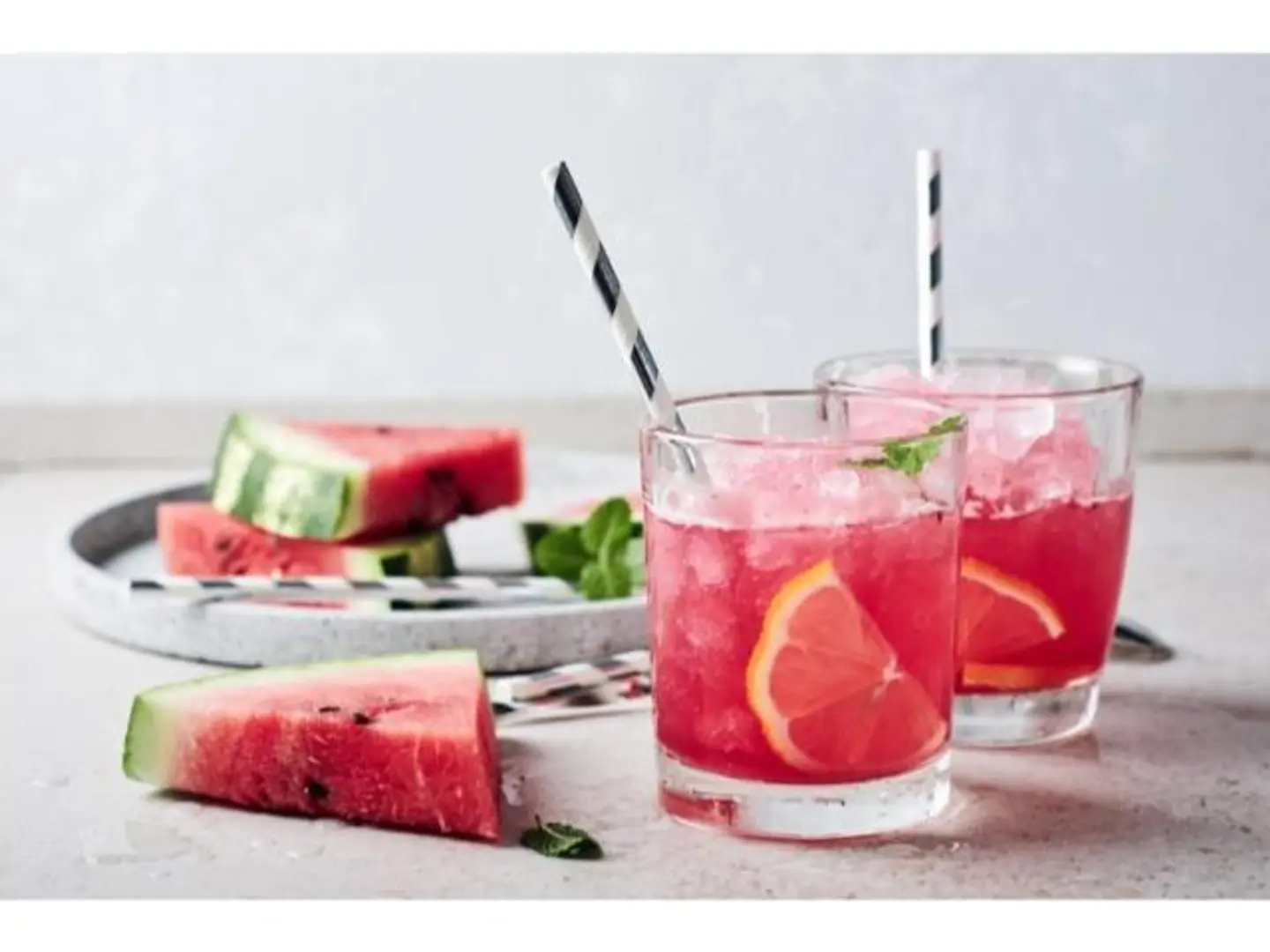 عصير بطيخ ليمون نعناع شمندر زنجبيل - كوب وسط