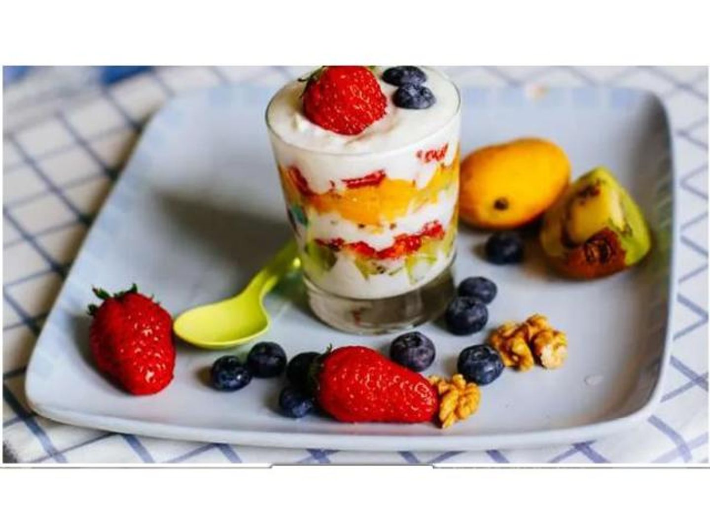 Yogurt With Fruits - Medium