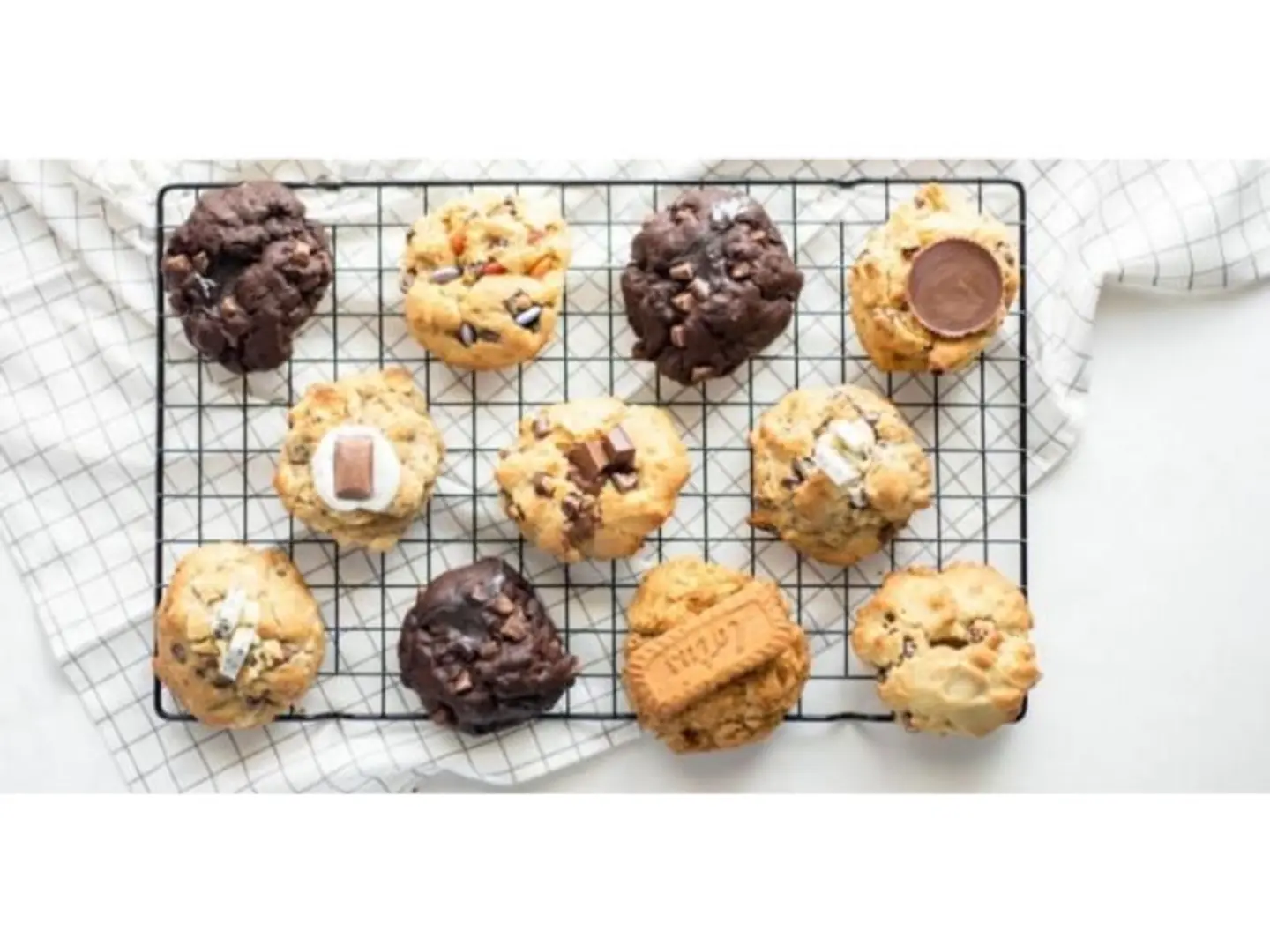 Cookie Box With Dipping Sauce - 10 Piece