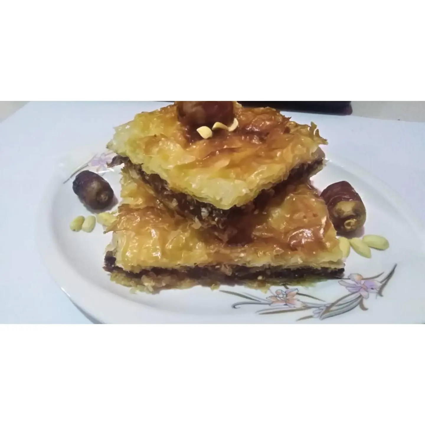 Ajwa With Cream And Nuts - Roll
