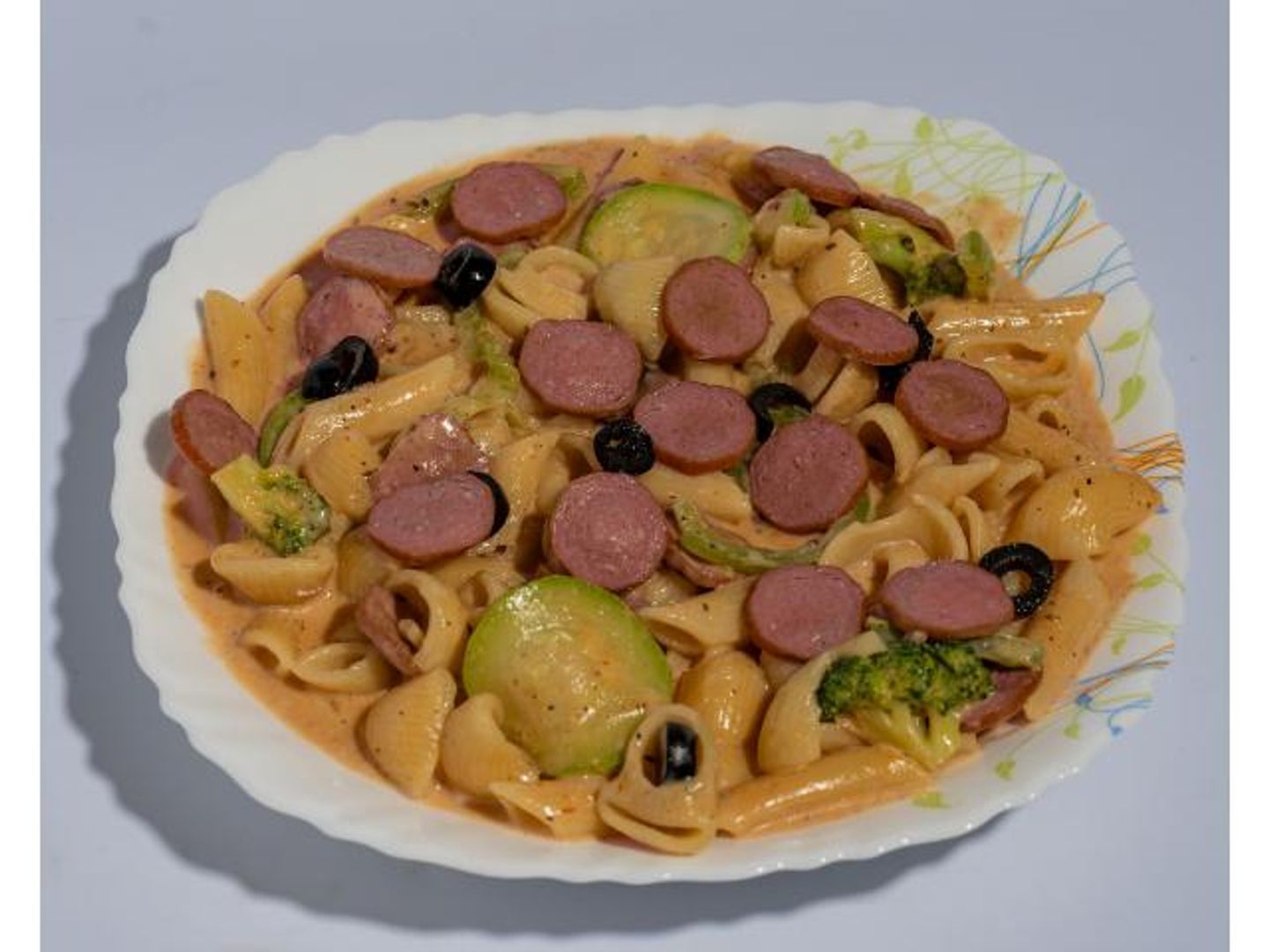 باستا نقانق - صوص احمر