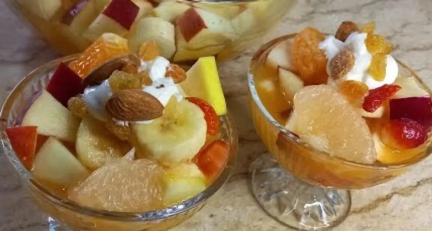 سلطة فواكه بالمكسرات - صغير