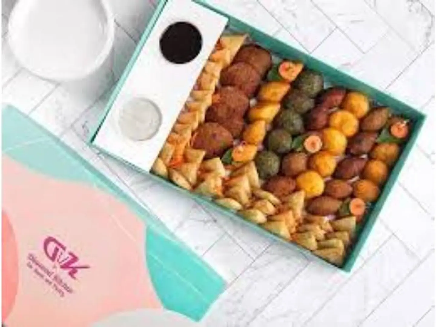 بوكس مشكل سمبوسة مع كبة مع بف - صغير