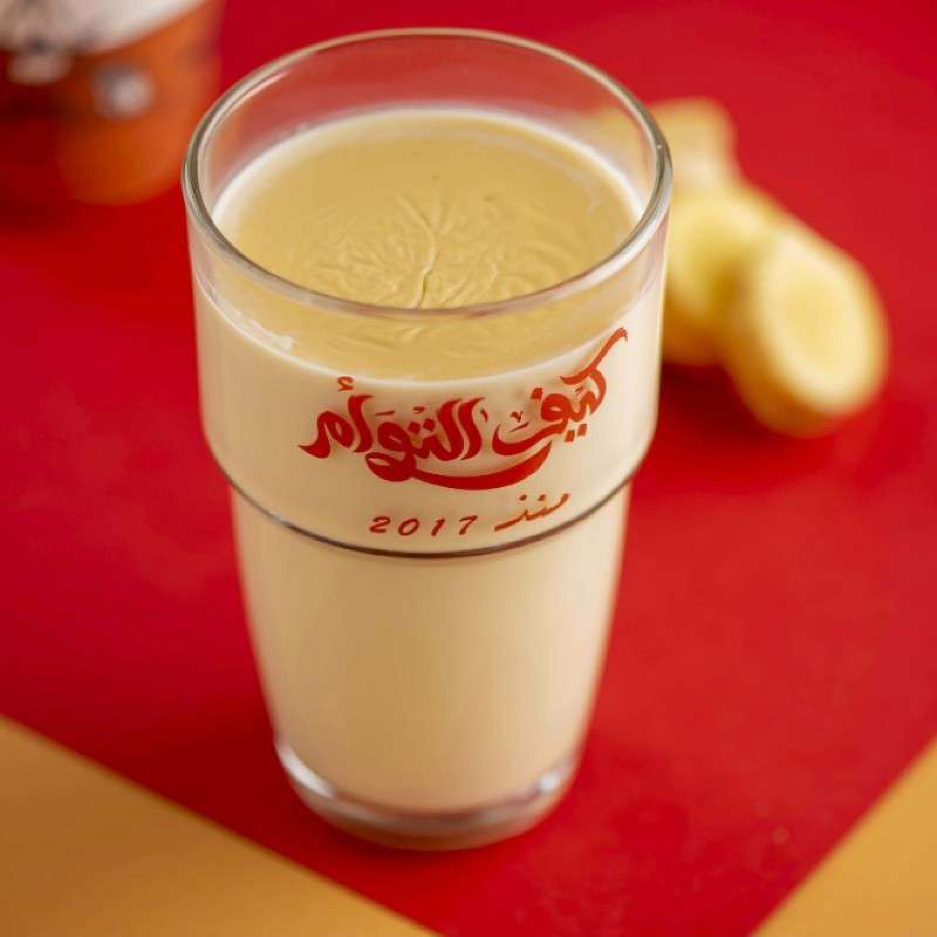 حليب مع الزنجبيل والزعفران - كوب ورق صغير