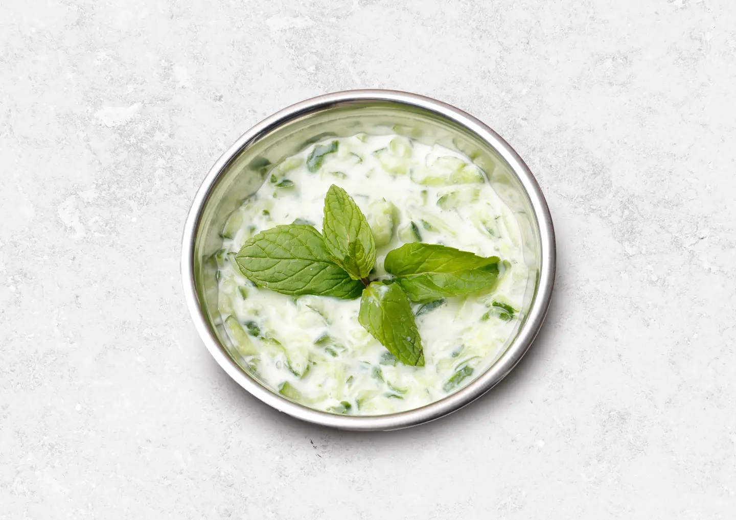 سلطة لبن بالخيار - وسط