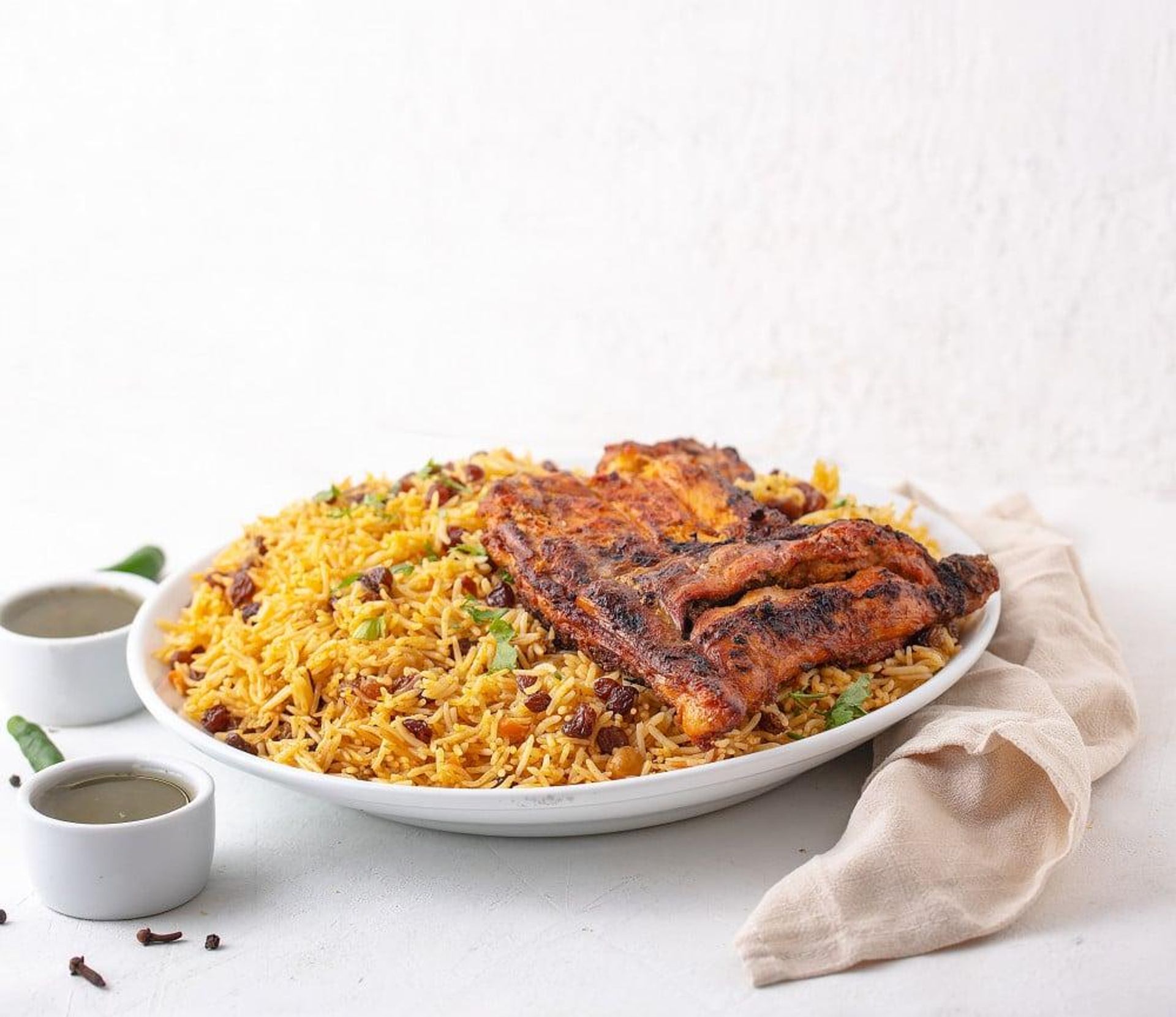 دجاج على الفحم مع الرز - نص دجاج