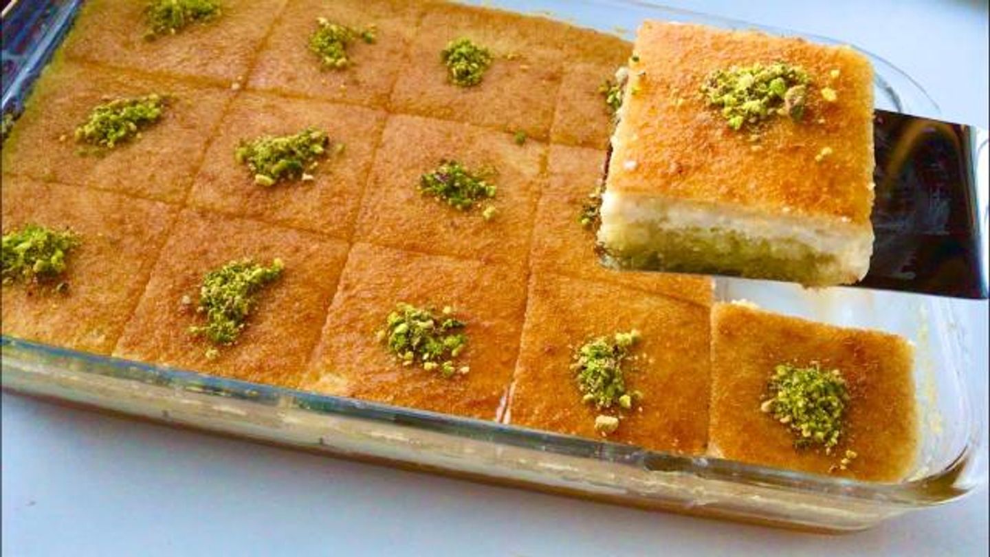 صينية بسبوسة بالقشطة - وسط