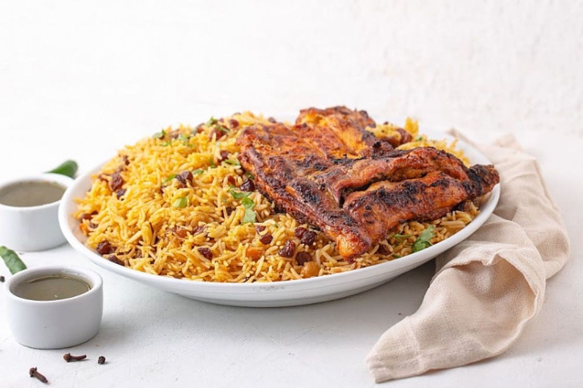 دجاج على الفحم مع الأرز - نص حبة دجاج مع الرز