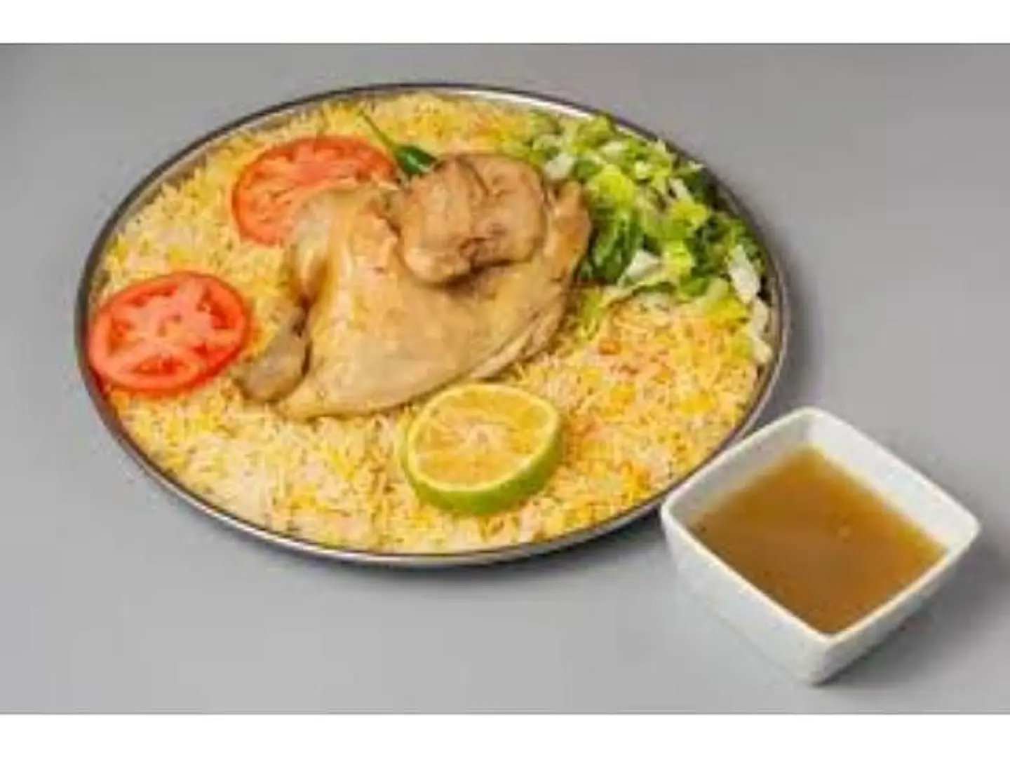 دجاج مسلوق مع رز حضرمي - نص حبه