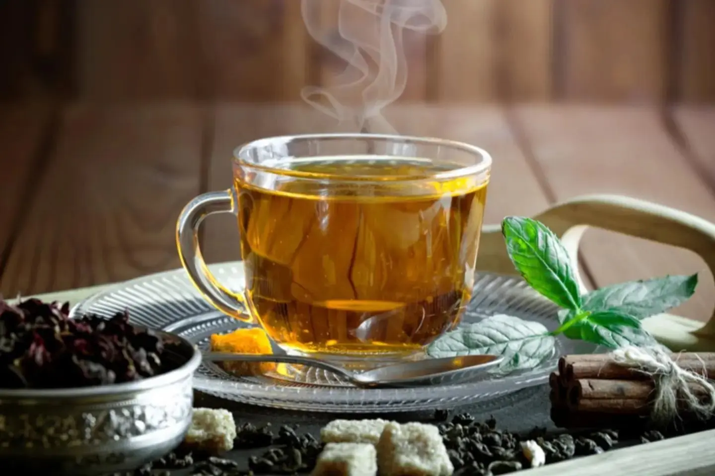 كوب شاي بخار طائفي - ورقي