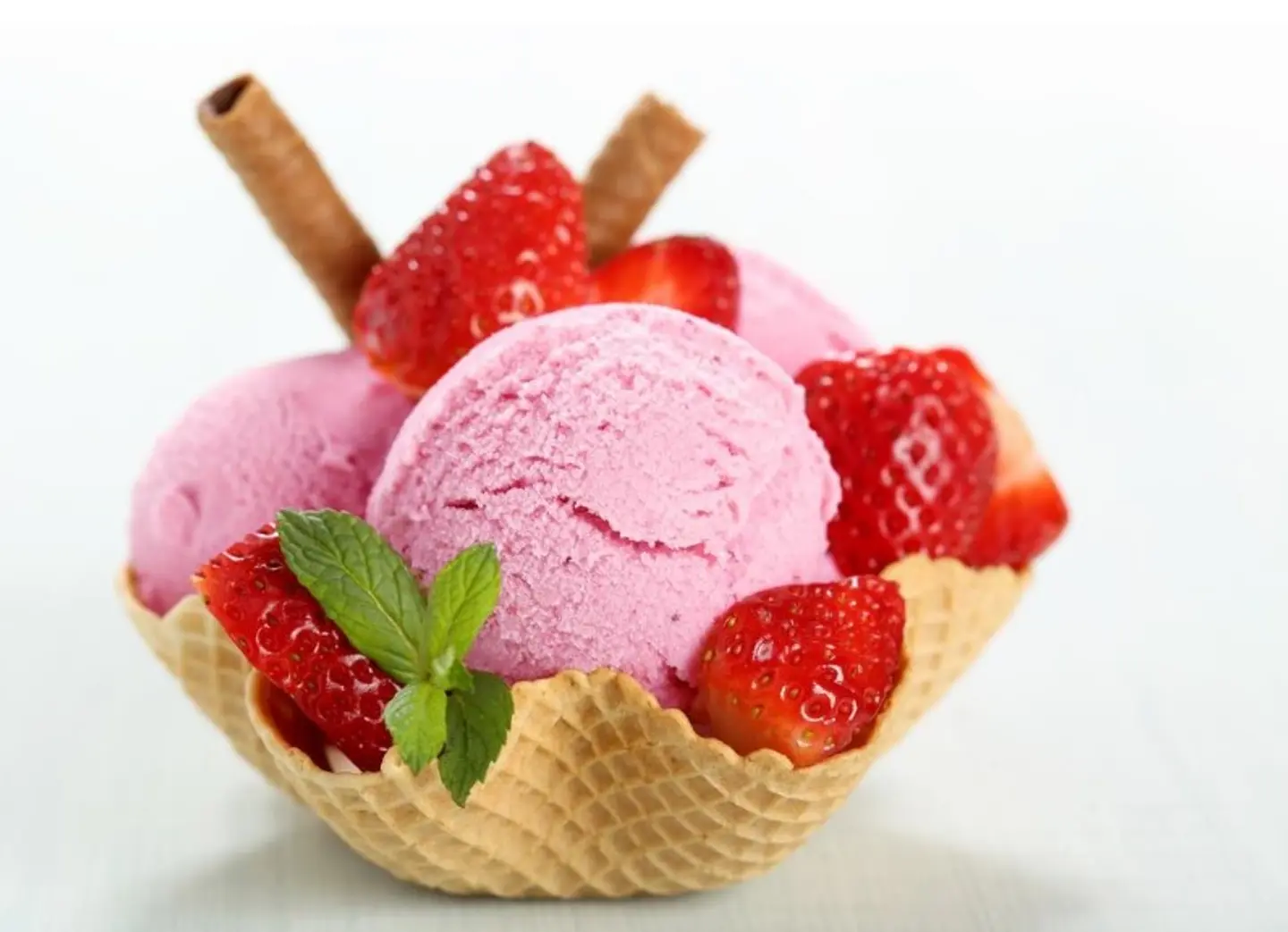 Strawberry Ice Cream - 1 Kg