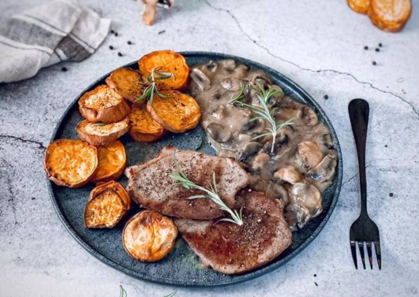 Tenderloin Steak With Mushroom Sauce - 200 G