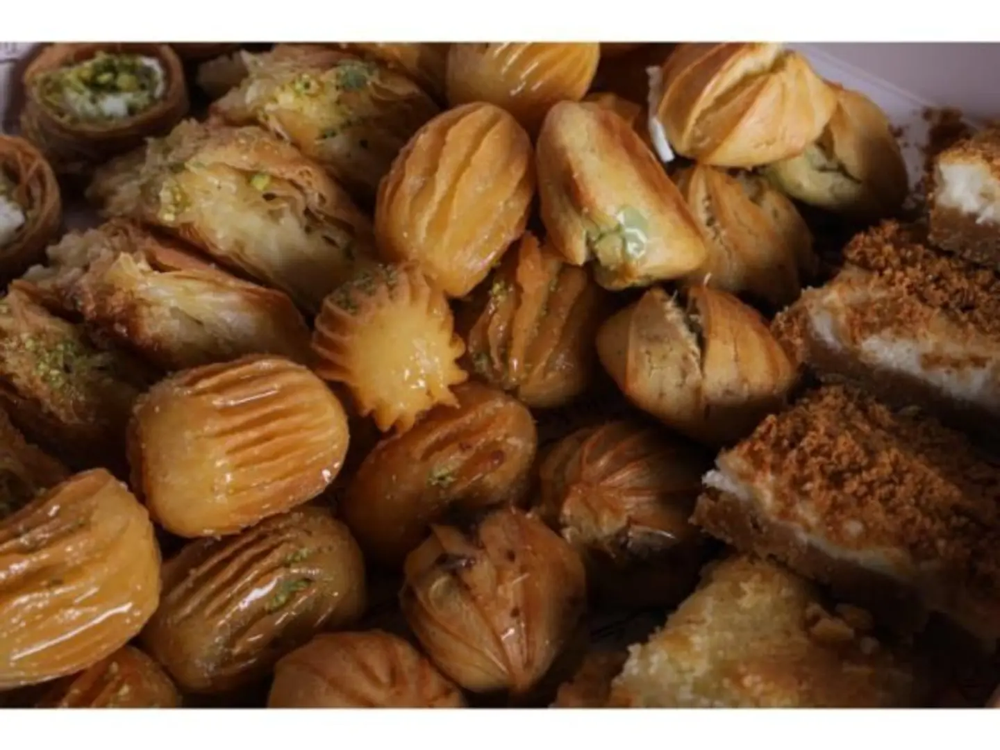 بوكس حلويات مشكل - 500 جرام