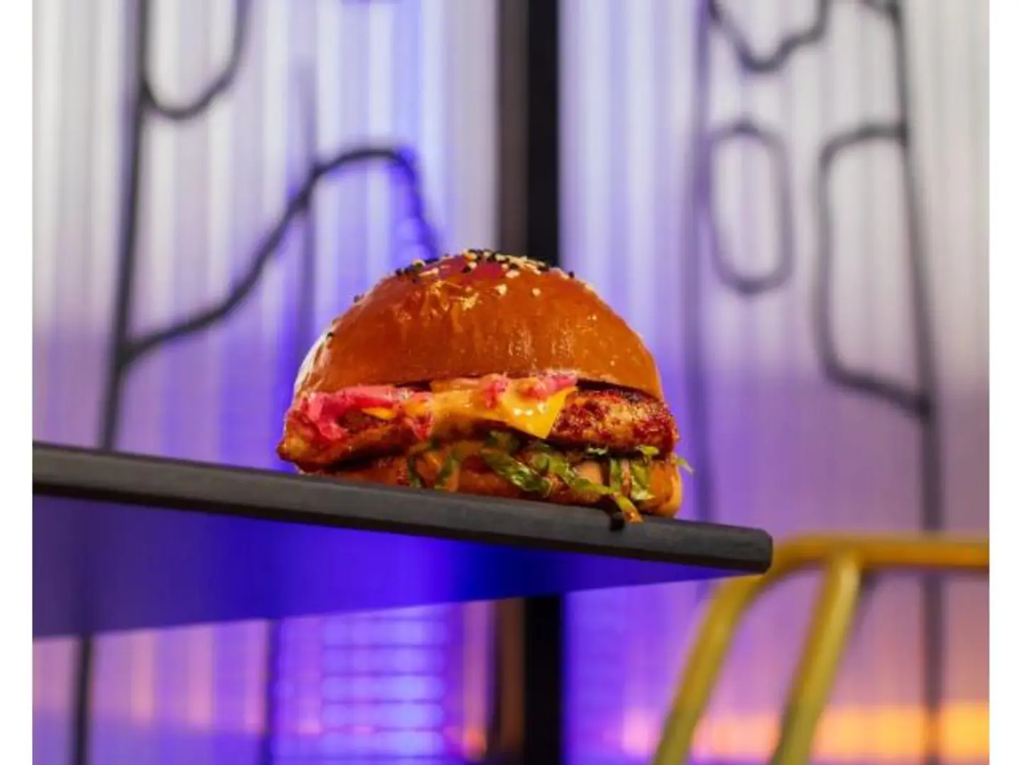 سيجنتشر طحينة بالرمان لحم - ساندوتش