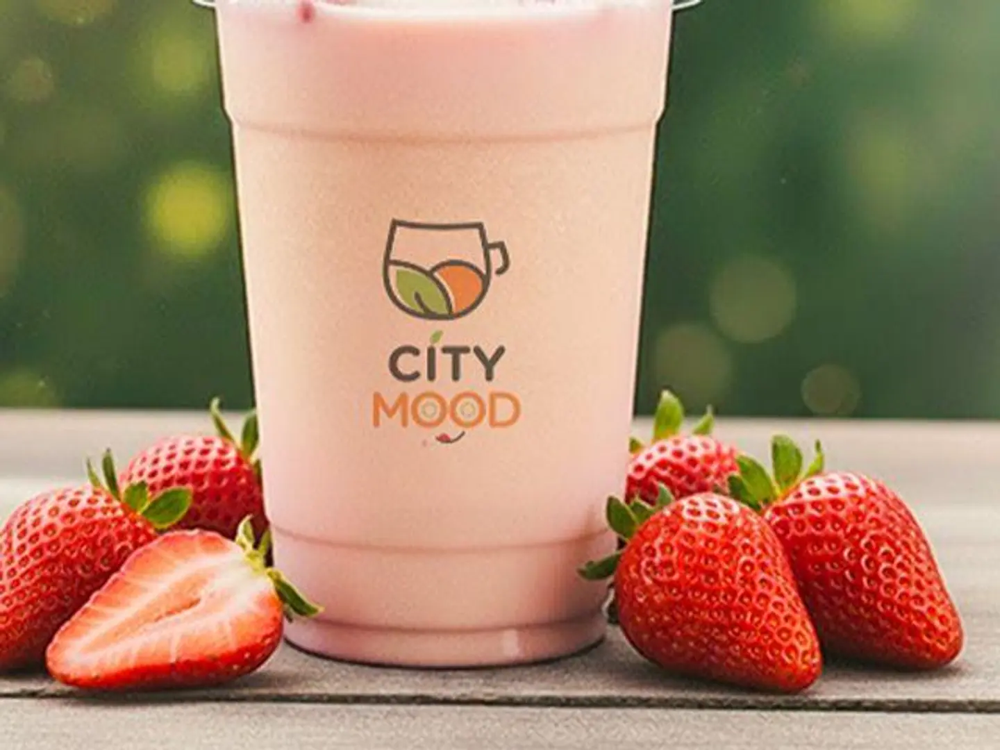 Strawberry Milkshake - Medium