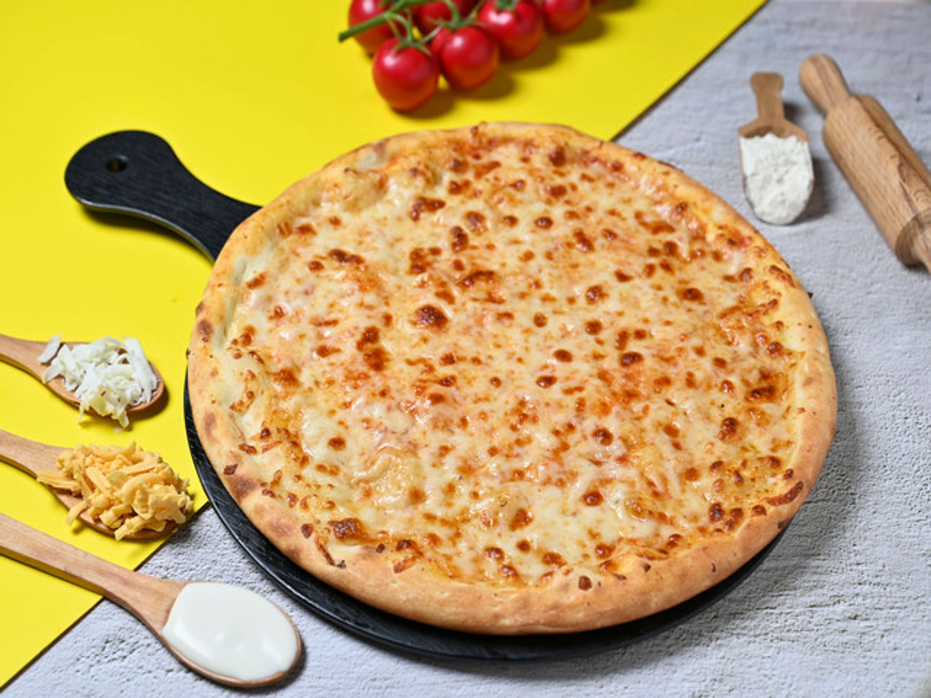 Plain Cheese Pizza (Margherita) - Middle