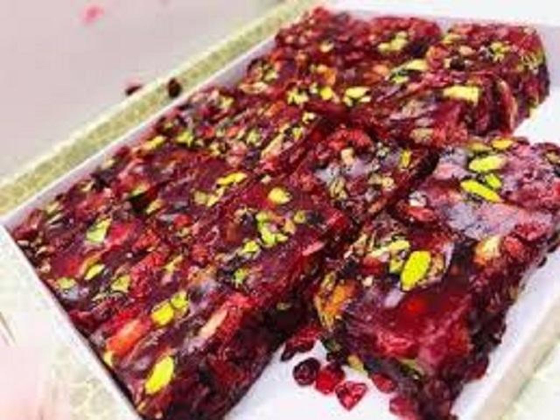 الحلقوم حليب مع الرمان وفستق ملفوف - 250 جرام