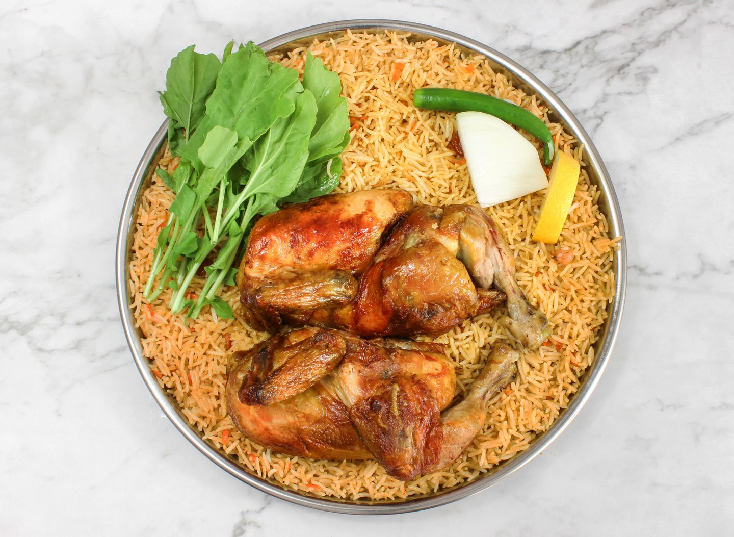 دجاج شواية  مع الأرز الأحمر  - نص حبة دجاج