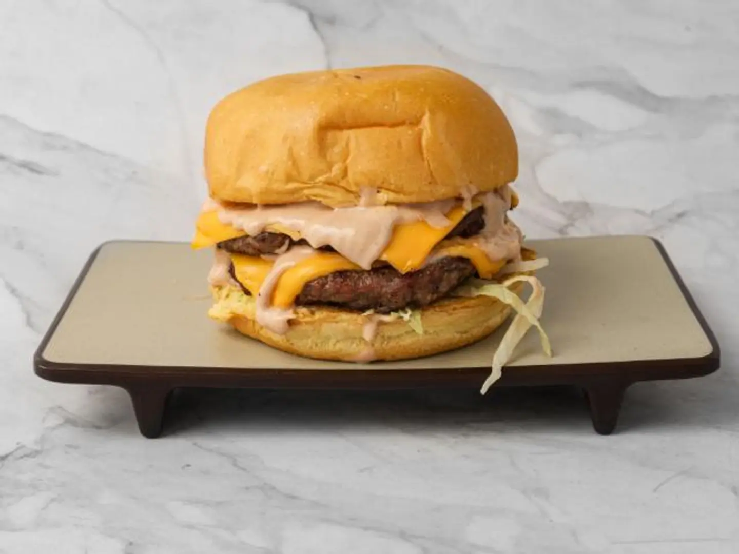 كلاسيك لحم دبل - ساندوتش