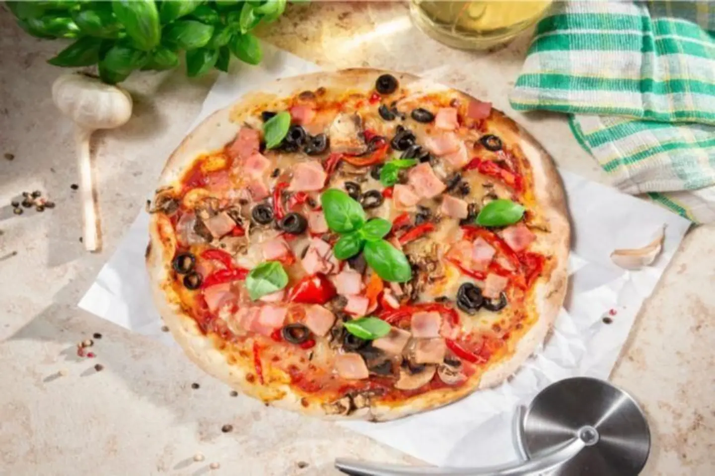 Tuna Pizza - Medium