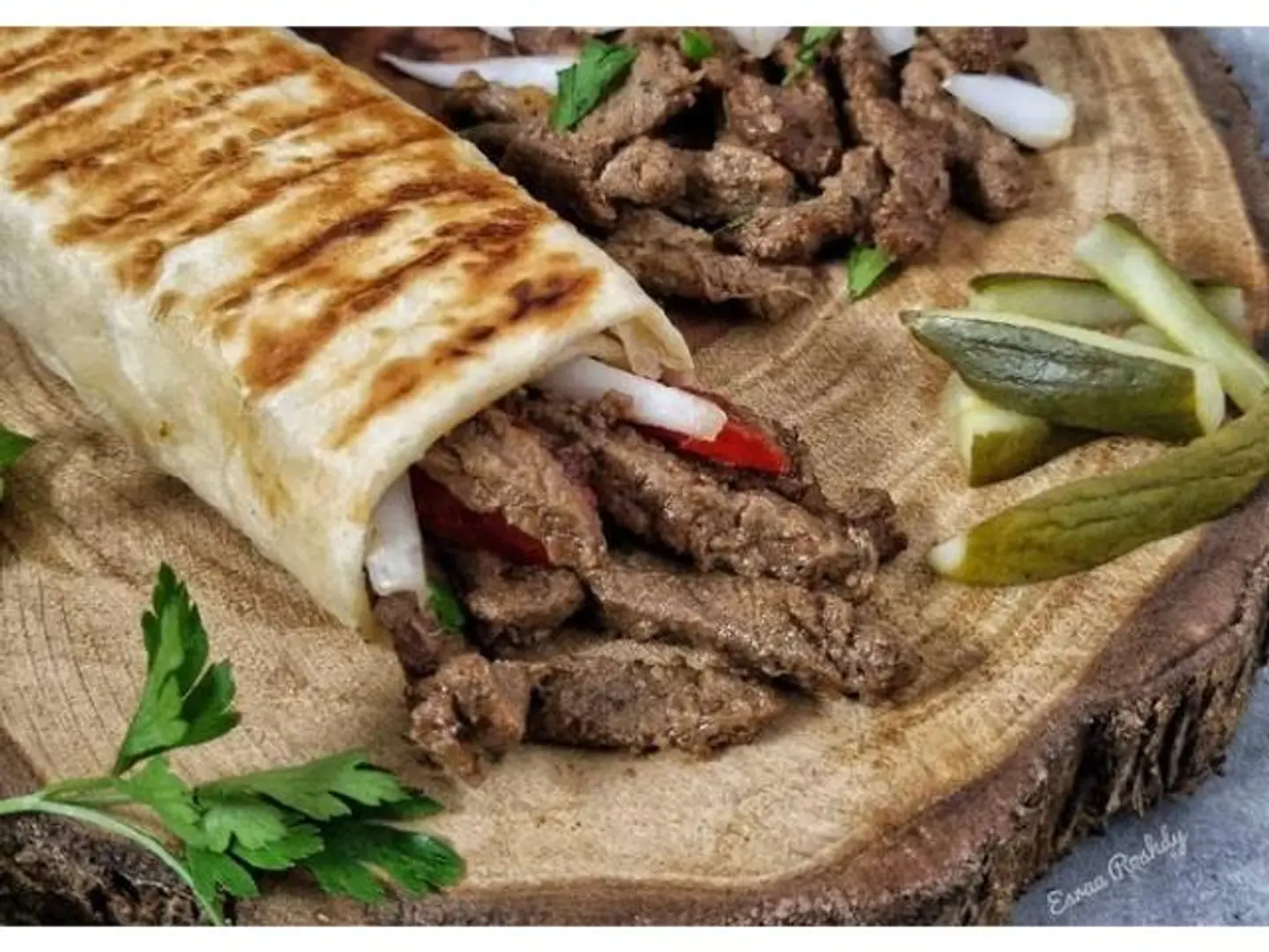 ساندوتش لحم مقلقل - كامل