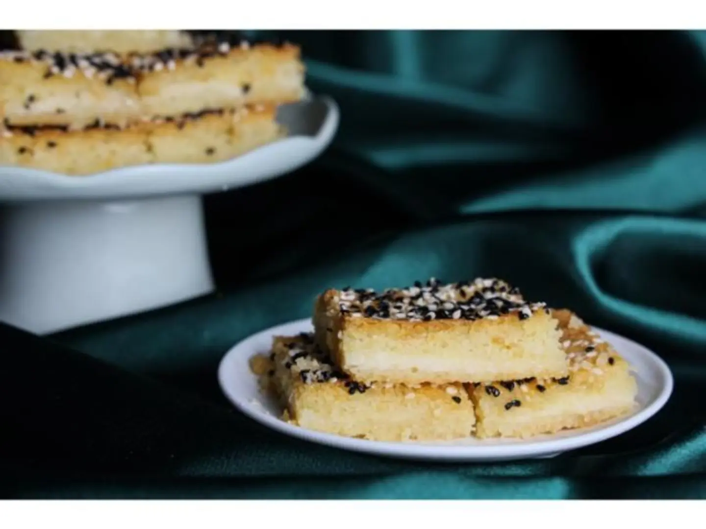 بسبوستنا بالجبن الكيري بالسمسم - صغير