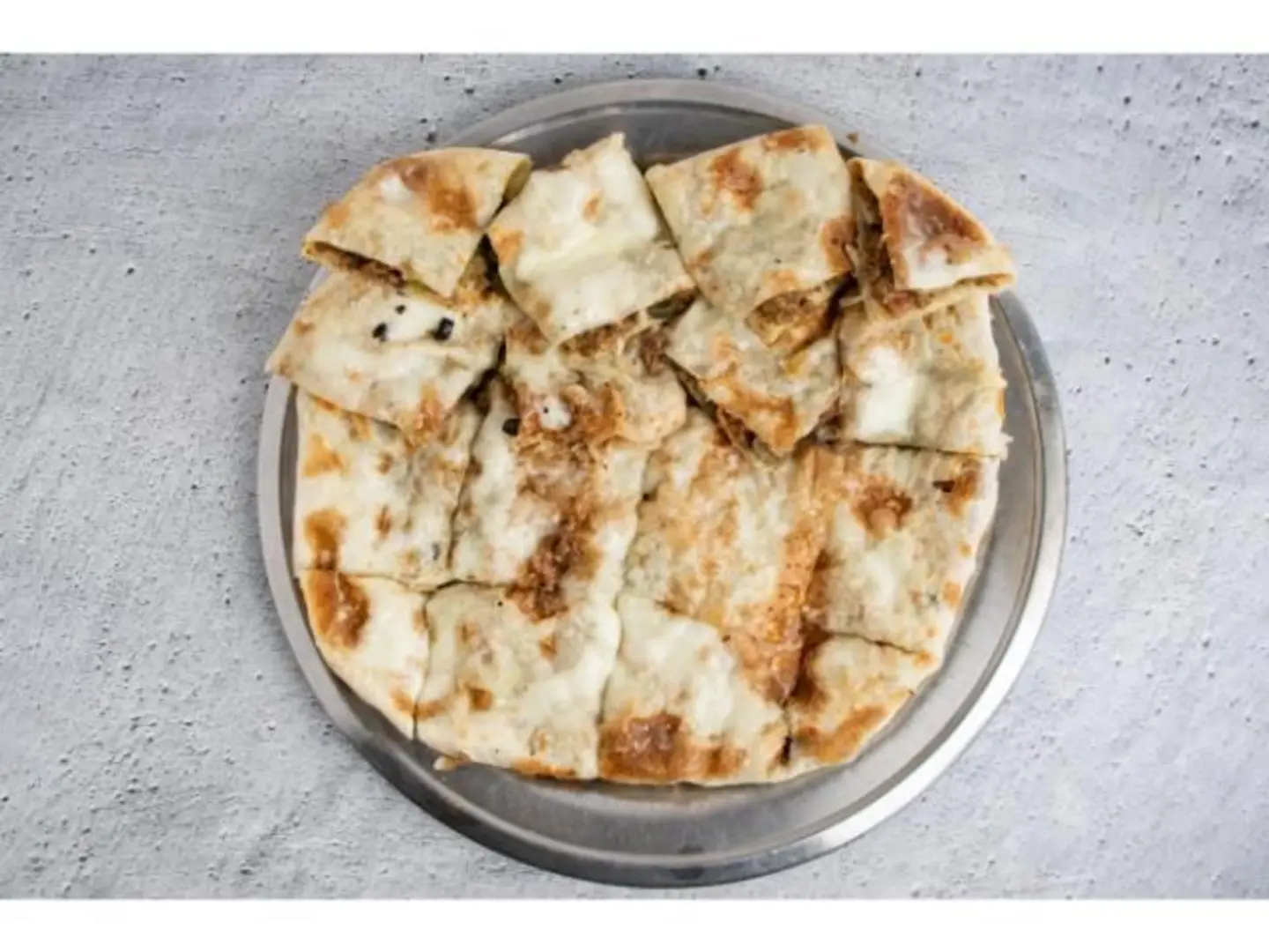 فطيرة سجق وبسطرمة - صغير