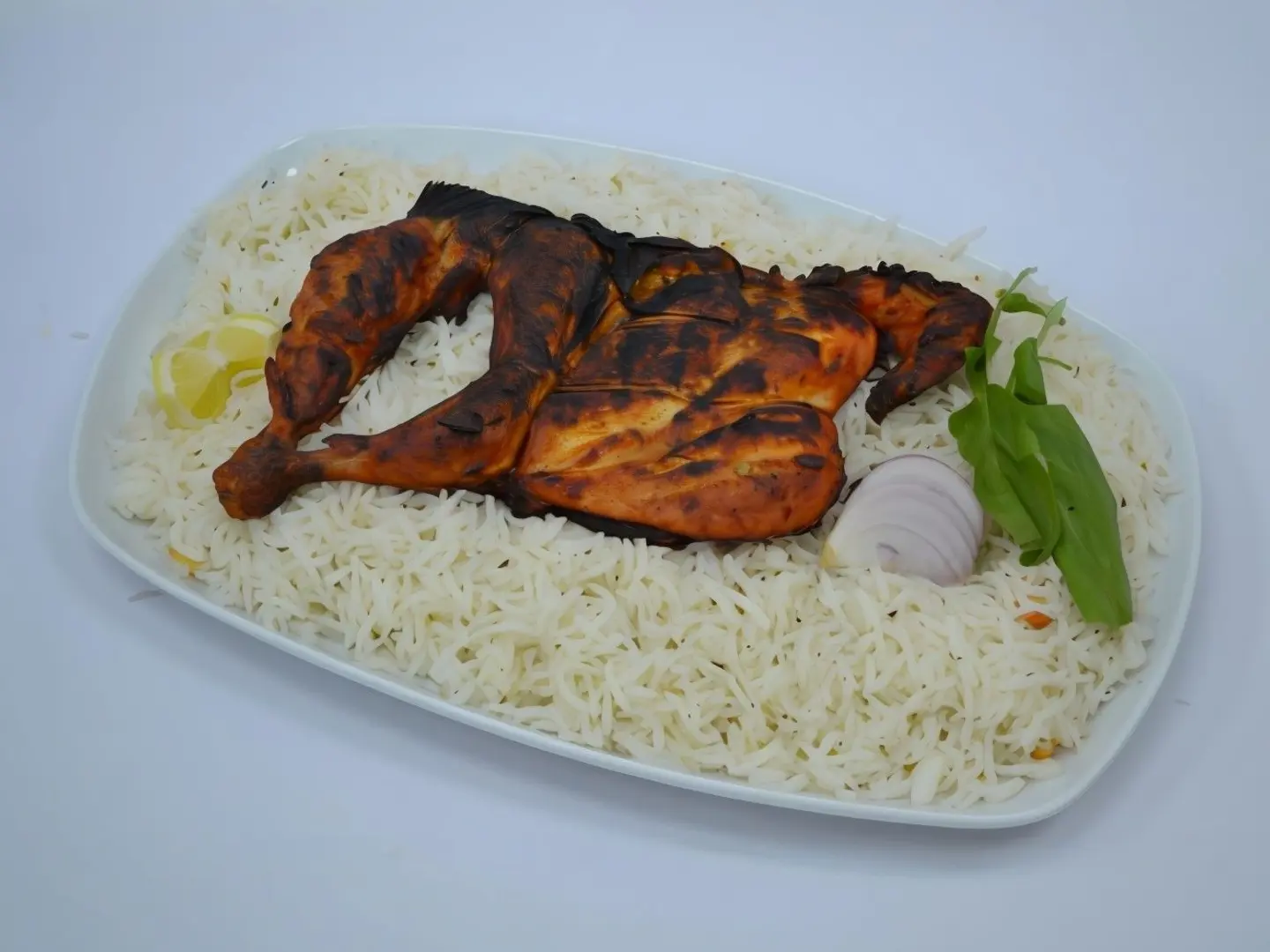 دجاج على الفحم مع أرز عنبر - حبة دجاج كاملة