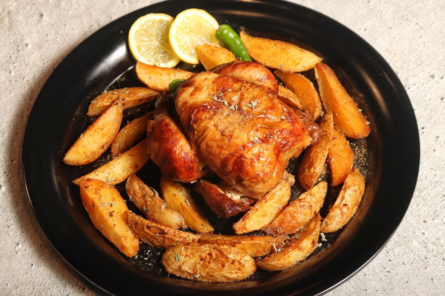 دجاج شواية مع خبز الصاج والبطاطس - نص حبة دجاج