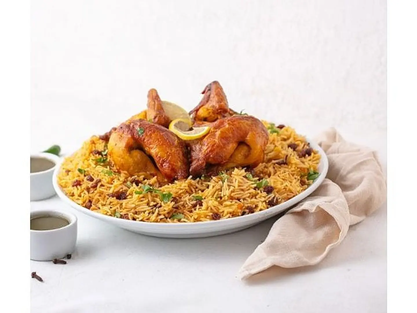 دجاج شواية مع رز بخاري - دجاج شواية مع رز بخاري-نص حبة دجاج