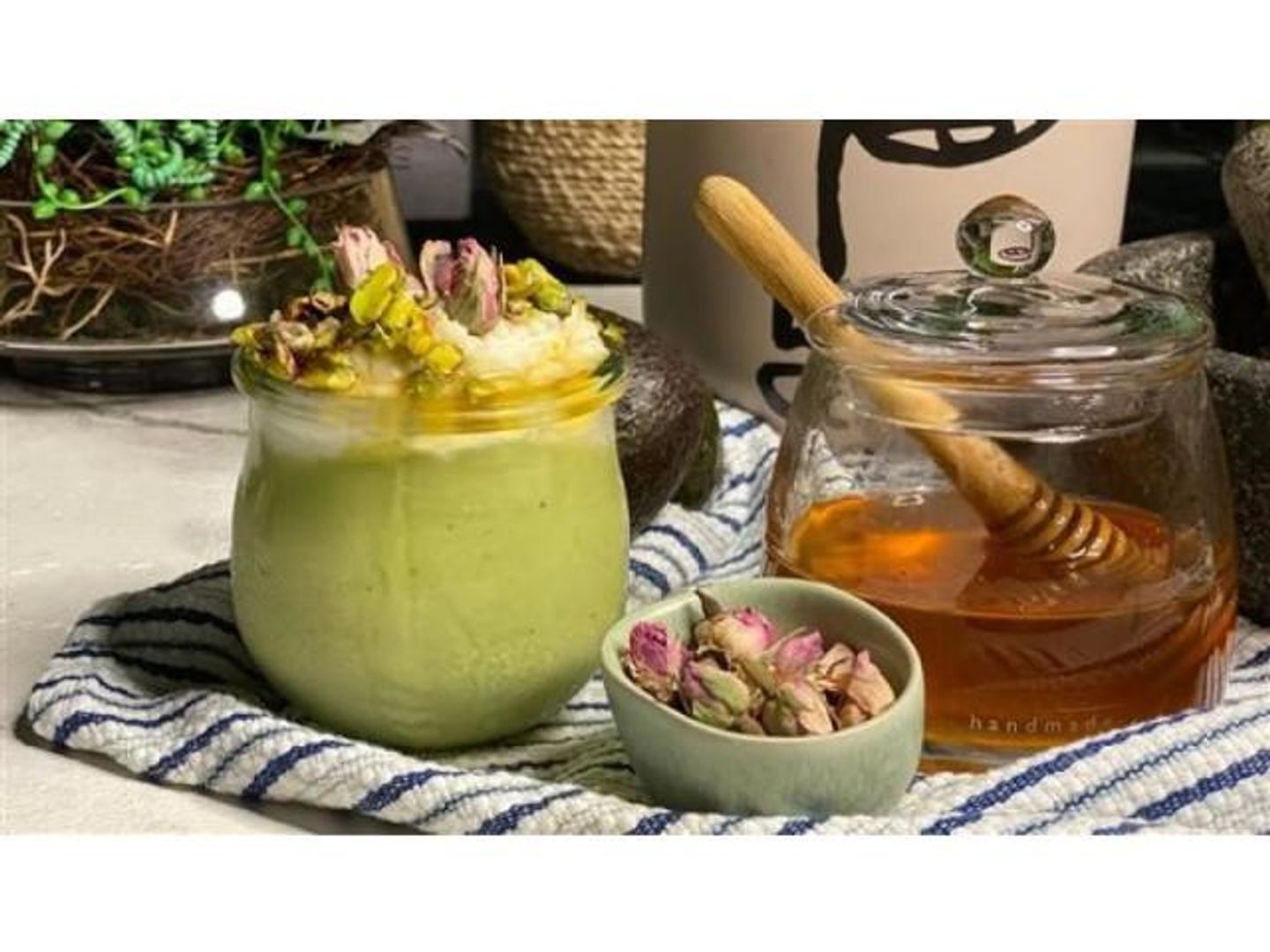 افوكادو ايس كريم - وسط
