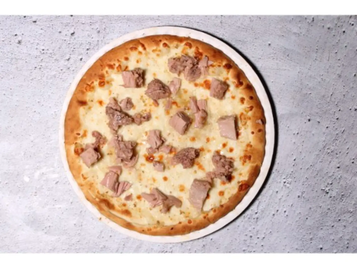 بيتزا مع تونا - كبير