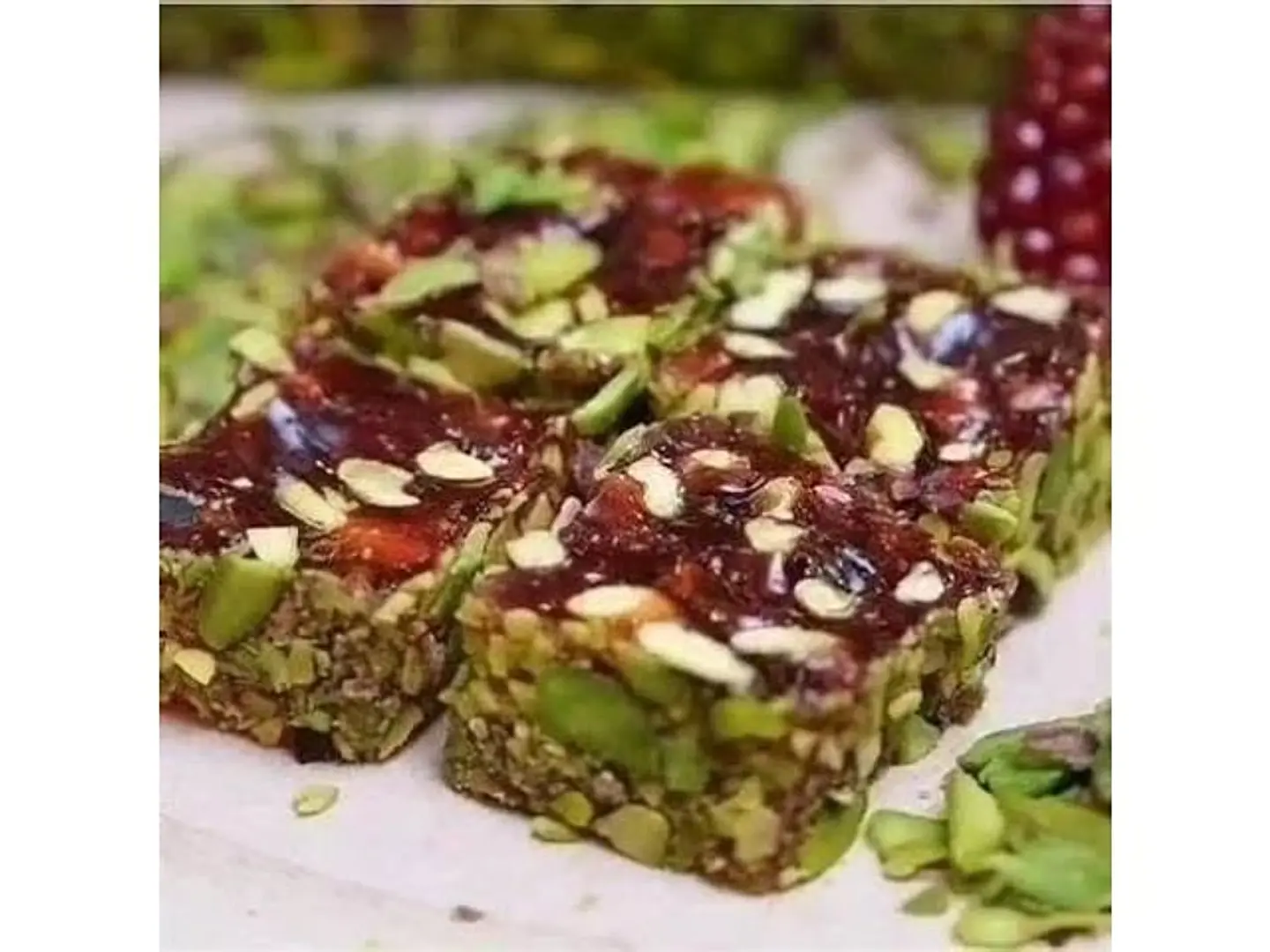 حلقوم بالرمان والفستق - 250 جرام