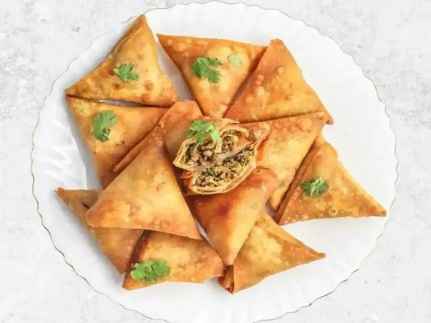 سمبوسة دجاج رقاق - نص كيلو