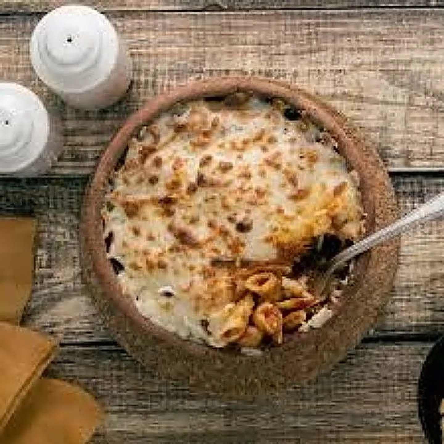 طاجن مكرونة لحم /دجاج موزاريلا - دجاج