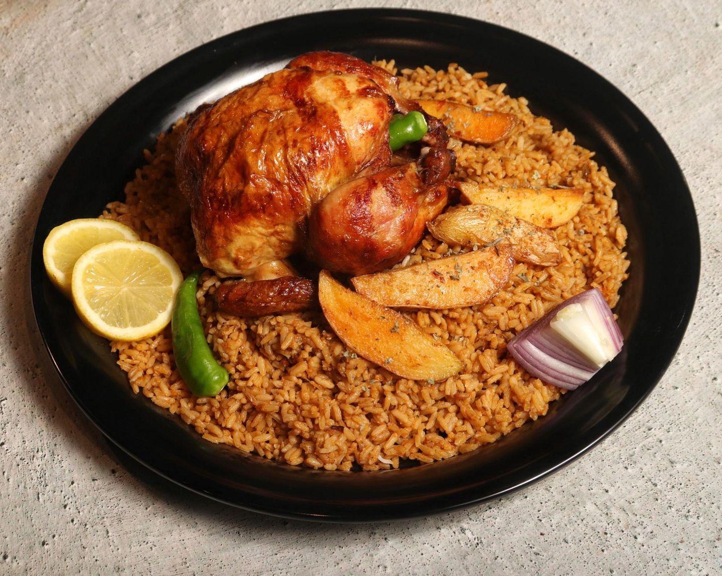 دجاج شواية مع رز أحمر - نص حبة دجاج