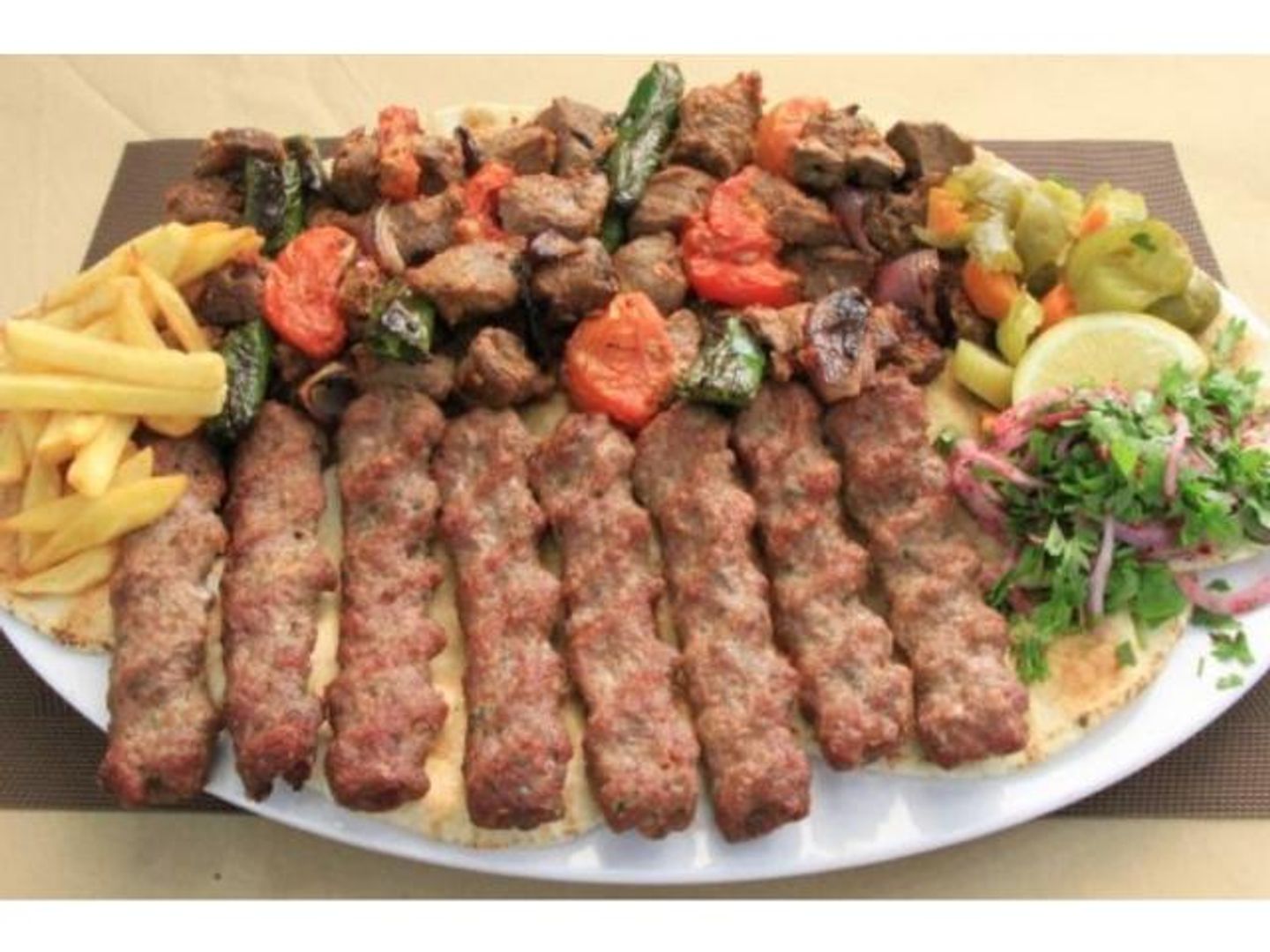 صحن مشكل لحم - صغير 2 كباب , 2 اوصال