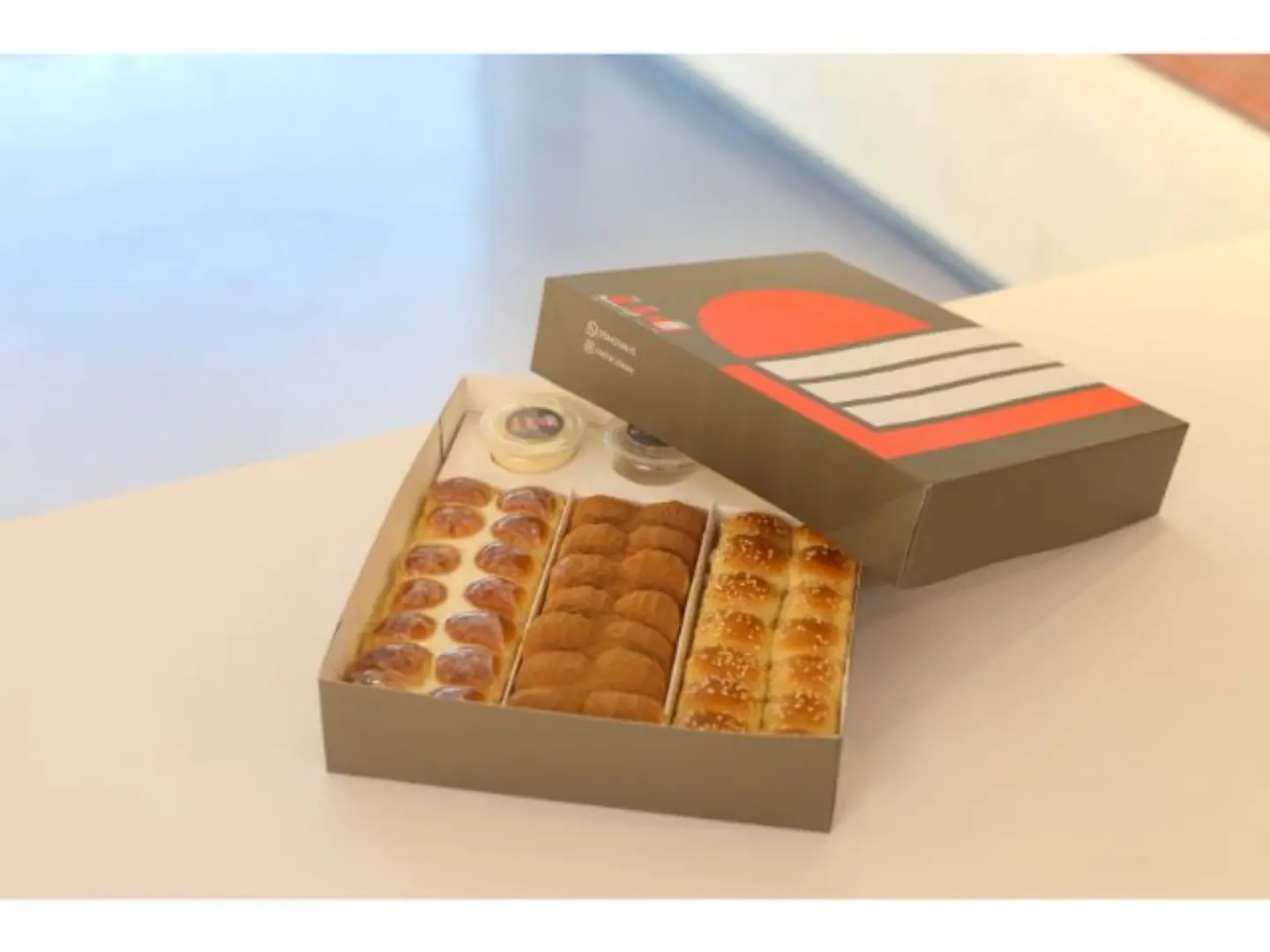 Beehive With Cinnabon Sauce - Small