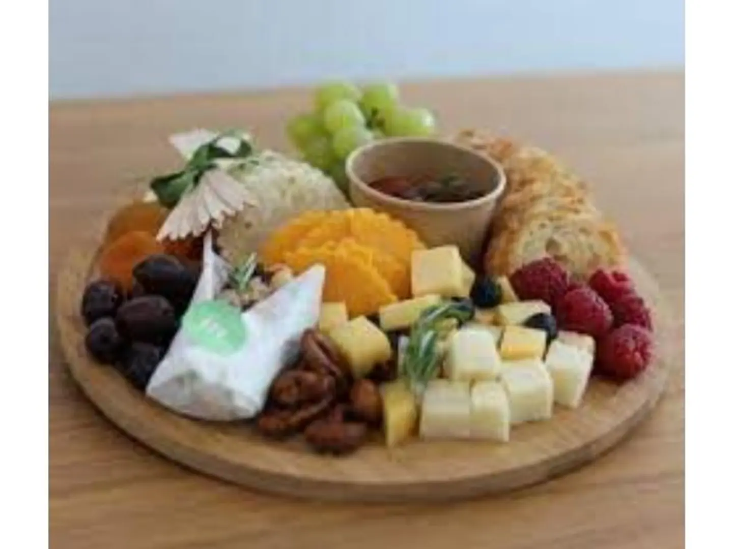 صحن اجبان بالزيتون - صغير