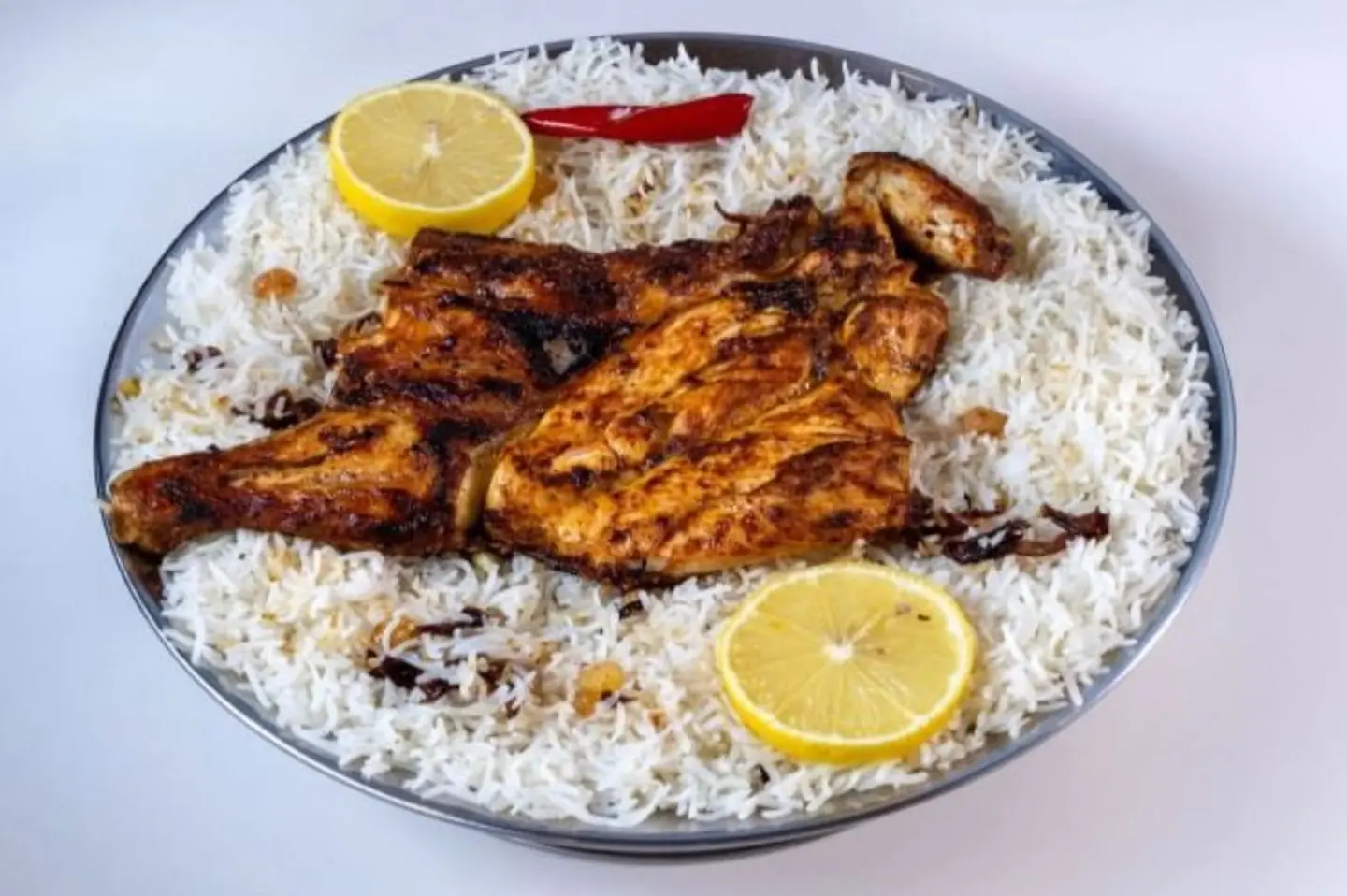 نصف دجاج على الفحم - ارز احمر