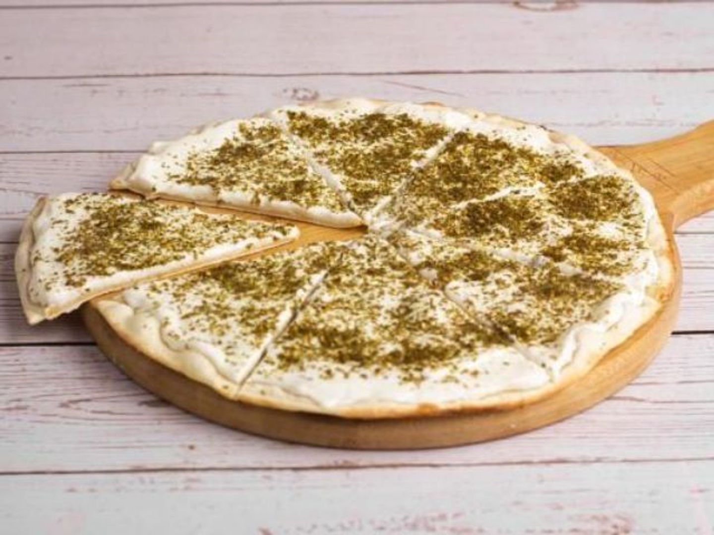 بيتزا أجبان بالزعتر - بيتزا أجبان بالزعتر-بيتزا أجبان بالزعتر صغير