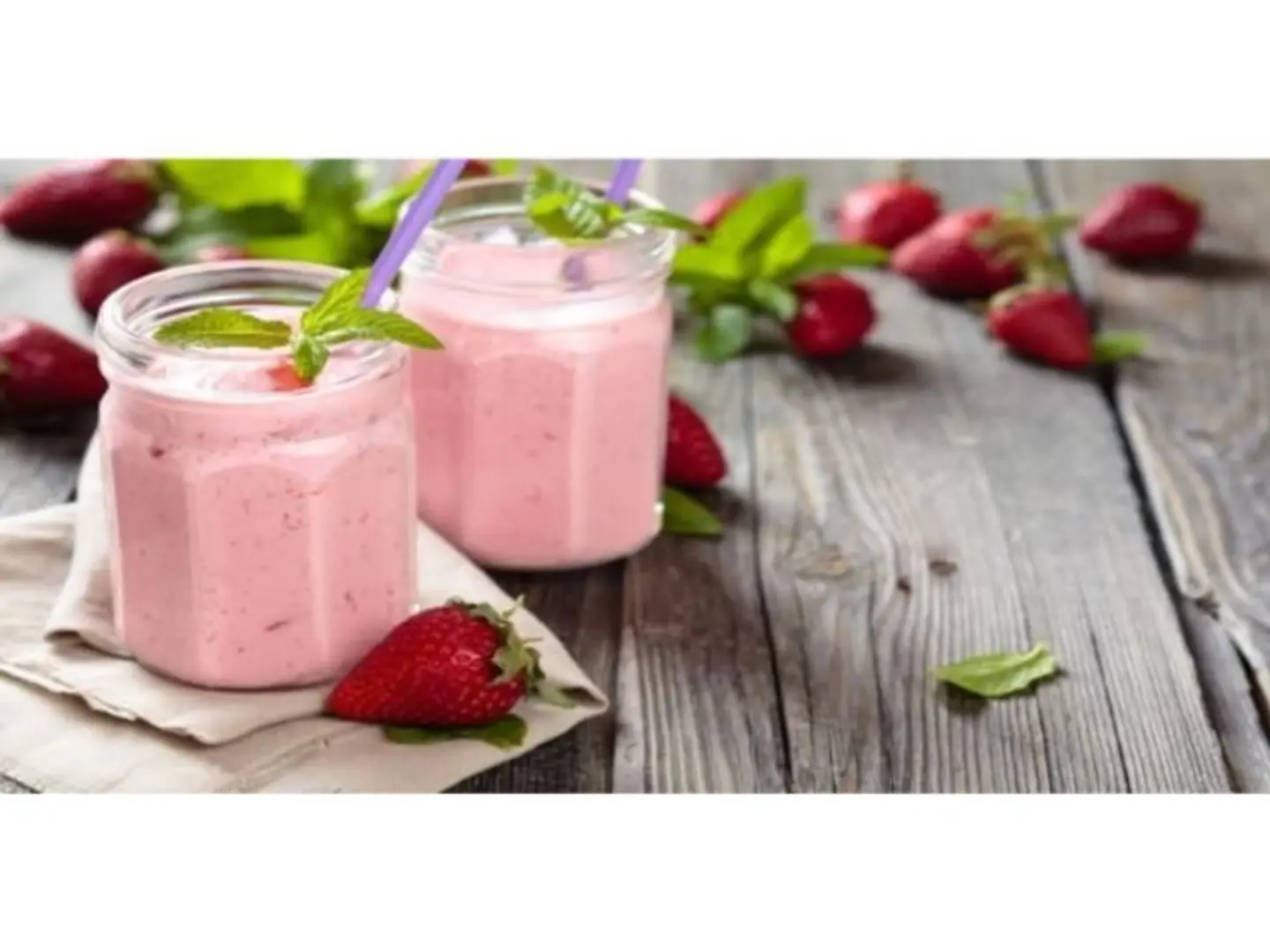 ميلك شيك فراوله - وسط