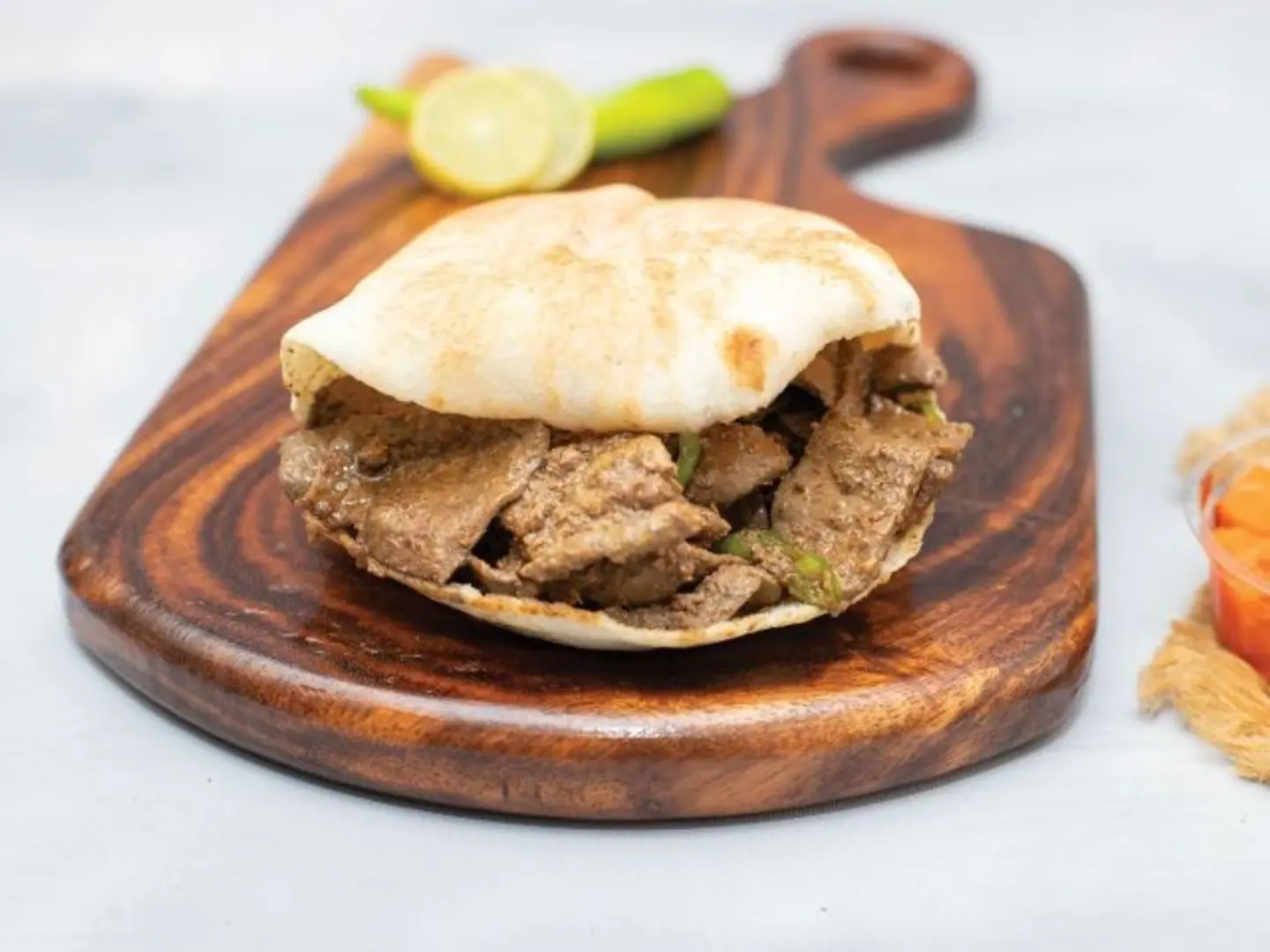 ساندوتش كبدة - خبز مصري