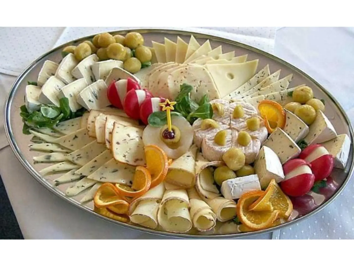 Mixed Cheeses With Olives - Sammoli
