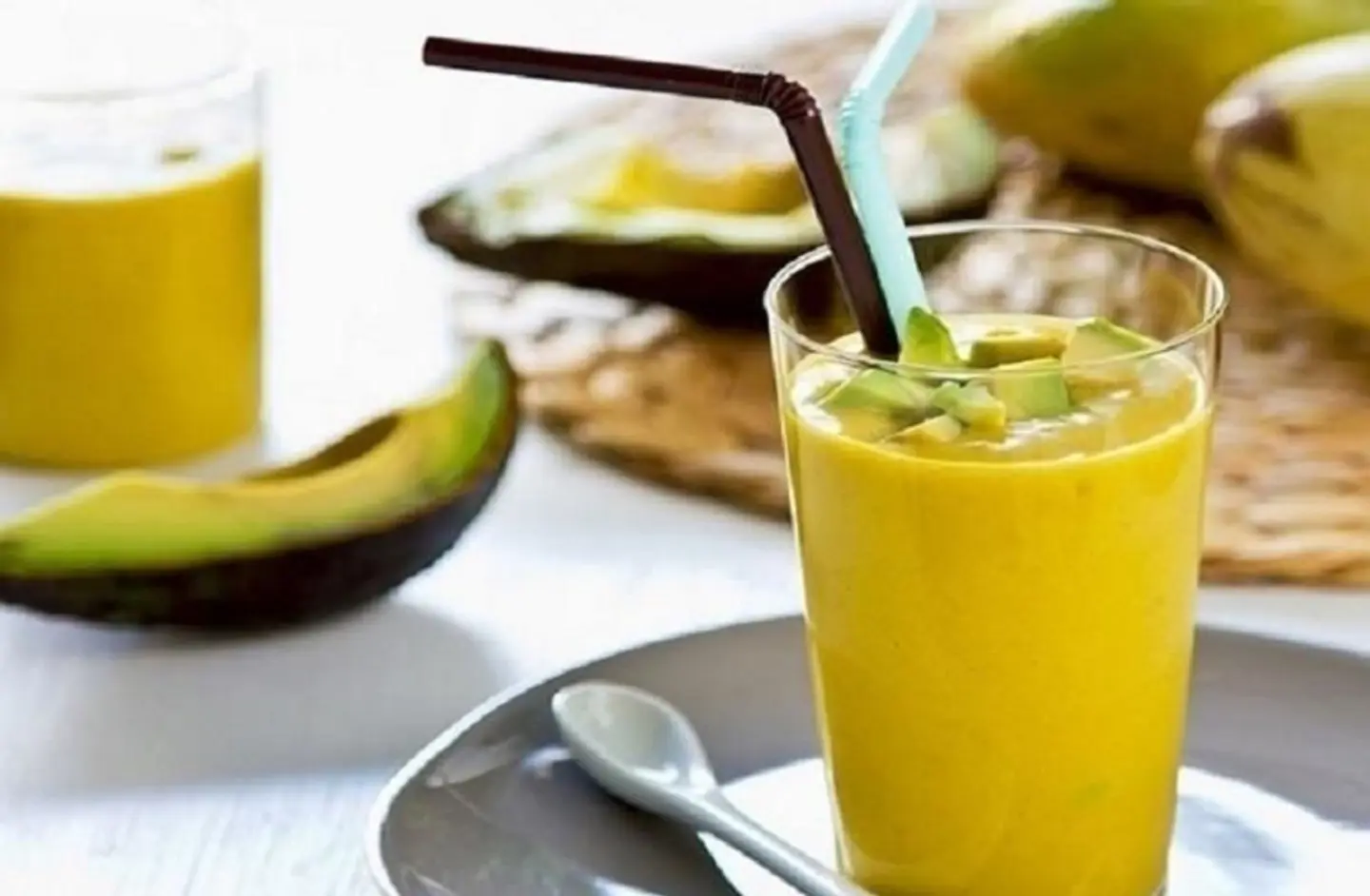 افوكادو صمدو - وسط