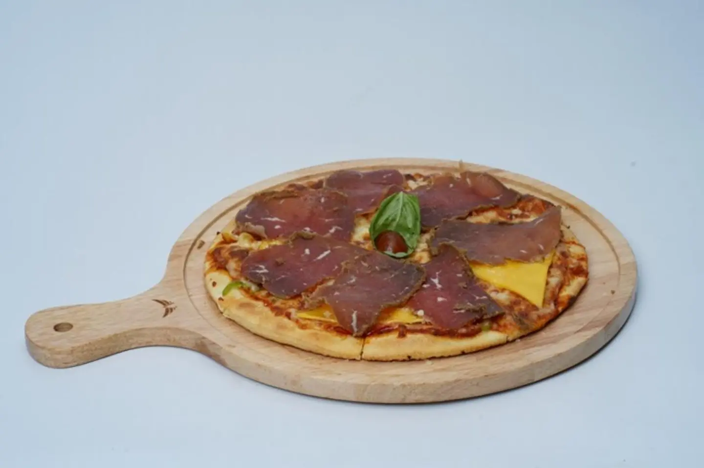 بيتزا بسطرمة - وسط