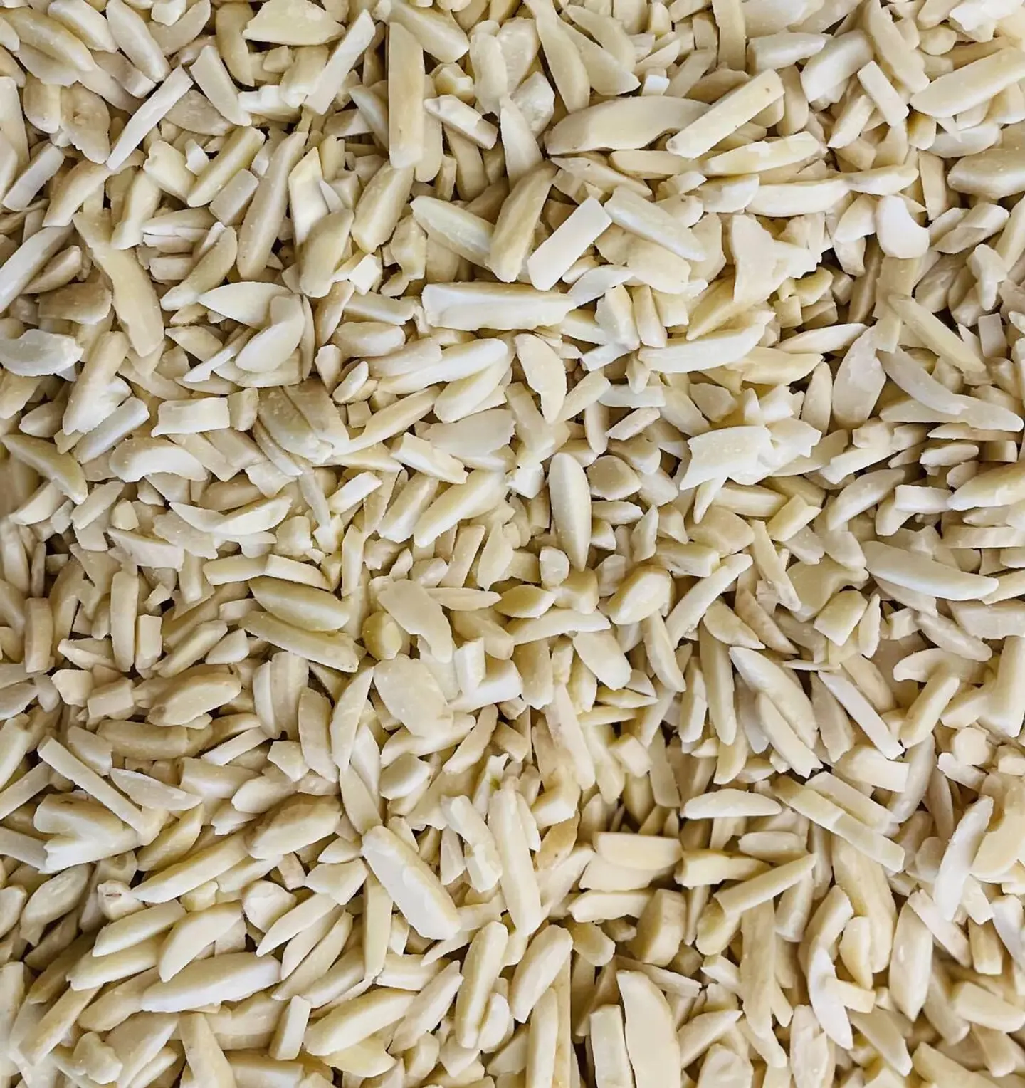 لوز ابيض اعواد - 250 جرام