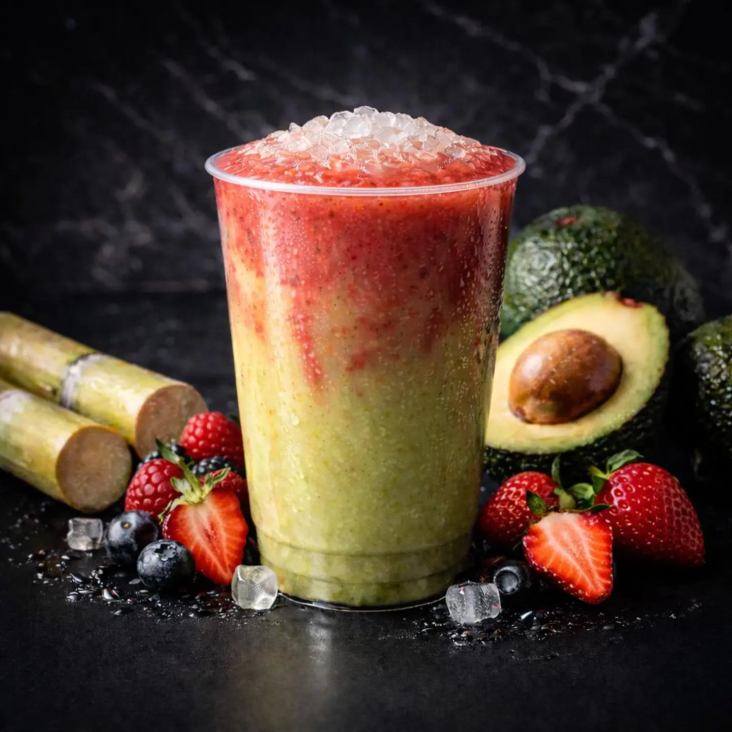 افوكادو فراولة - وسط