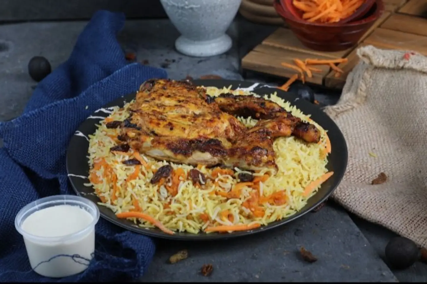 دجاج فحم مع رز امريكي - دجاجة كاملة