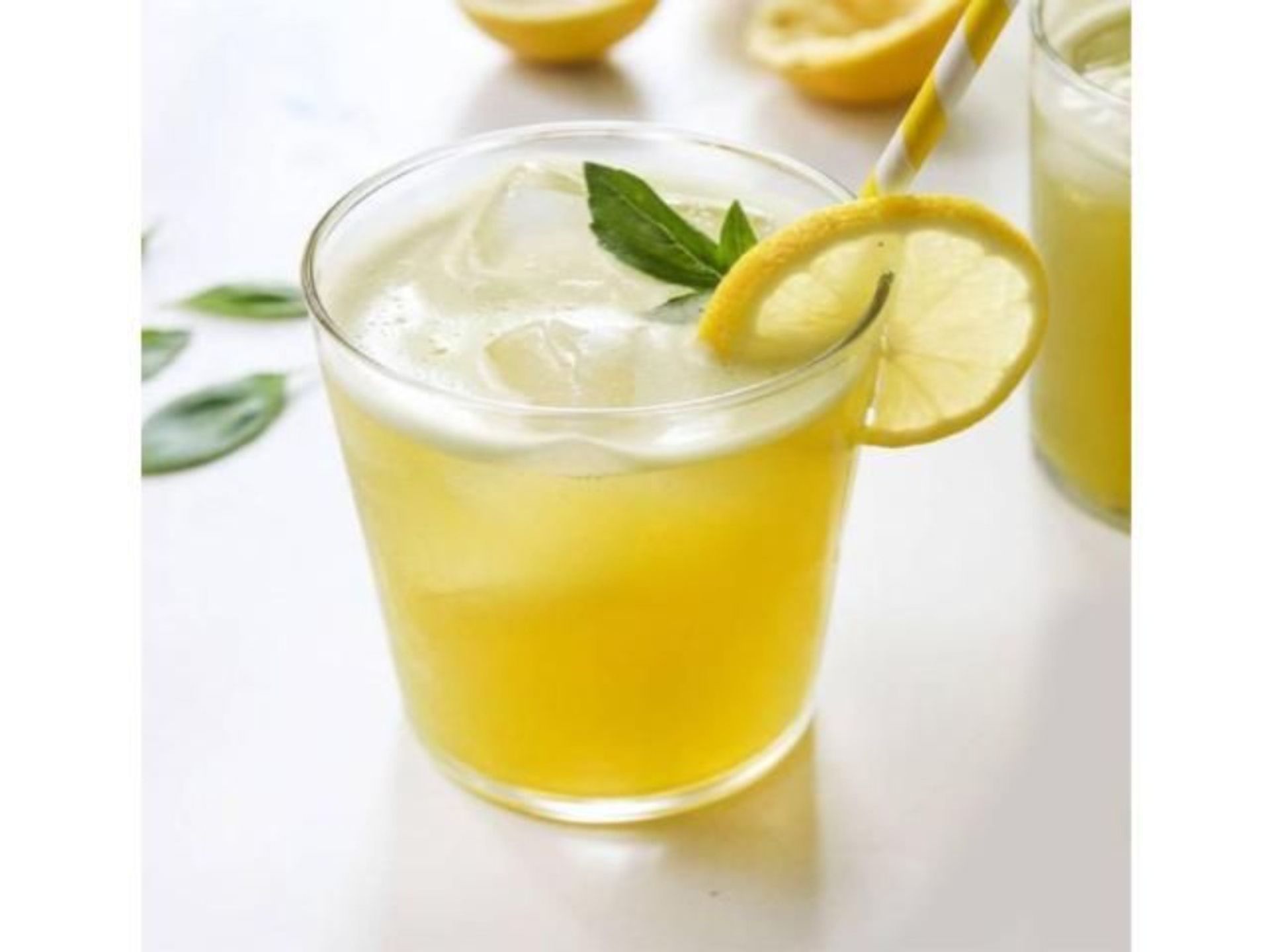 عصير ليمون بالزنجبيل - وسط